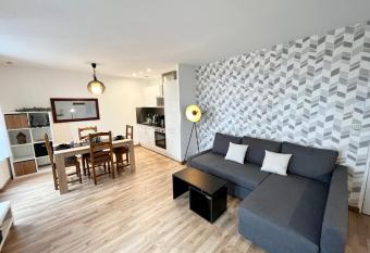 ** DUPLEX ** Hypercentre Proche Gare allows 18 year olds to book a room