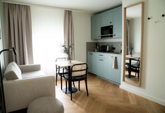 Bob W L  beck Old Town allows 18 year olds to book a room