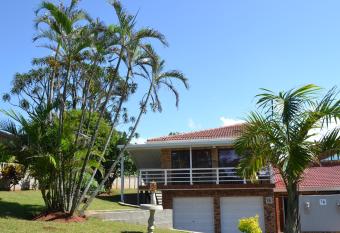 Palmtree place - Stylish self catering unit allows 18 year olds to book a room