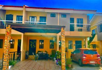 MACKIE   s PLACE has rooms with a private hot tub