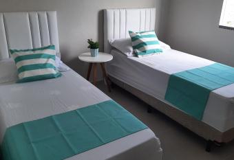 Apartamento encantador com estacionamento incluso em Tijucas has Balcony rooms