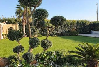 Villa Gioia has rooms with a private hot tub