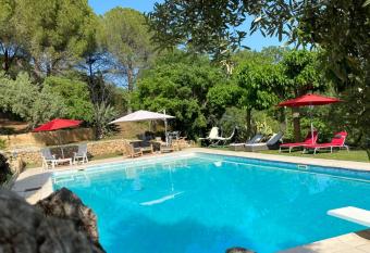 Chambres d h  tes de charme La Jos  line allows 18 year olds to book a room