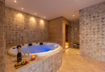 B&B Follonica has Balcony rooms