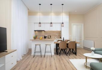 Grand Munz has Balcony rooms