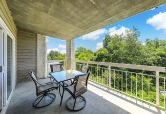 Kickin' Back Whispering Pines 343 has Balcony rooms