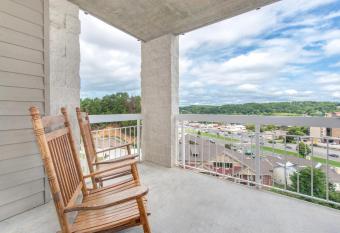 Smoky Mountain Memories Whispering Pines 232 has Balcony rooms