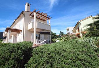 Four bedroom Beach House Amaya Medulin has Balcony rooms