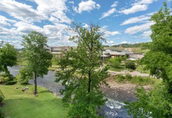 River Breeze Bear Crossing 304 has Balcony rooms