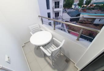 IL MIO has rooms with a private hot tub