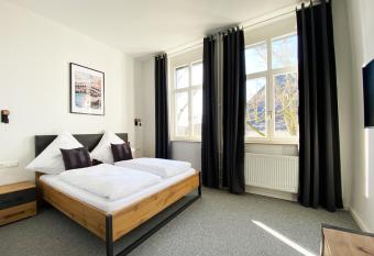 Best Boarding House allows 18 year olds to book a room