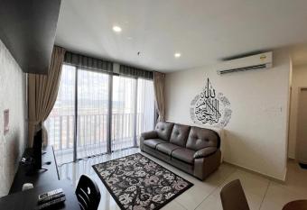 iCity 2Bedroom Near Themepark & Mall Free Parking Muslim Friendly allows 18 year olds to book a room