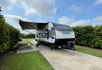 Delightful RV with all amenities including pool allows 18 year olds to book a room