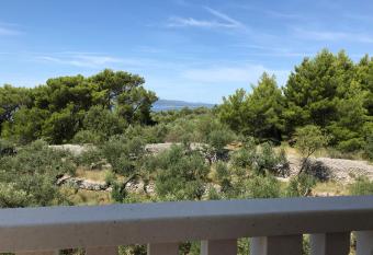 Villa Mara Promajna has Balcony rooms