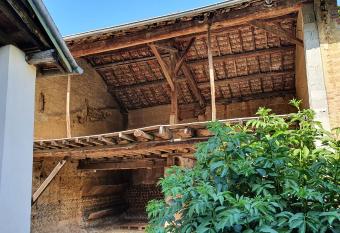 la grange de dav et tof allows 18 year olds to book a room