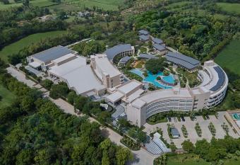 Courtyard by Marriott Aravali Resort has Balcony rooms
