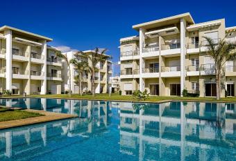 CASA BAY BEACH OMK has Balcony rooms