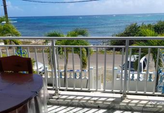 Studio avec vue sur la mer balcon et wifi a Capesterre de Marie Galante has Balcony rooms