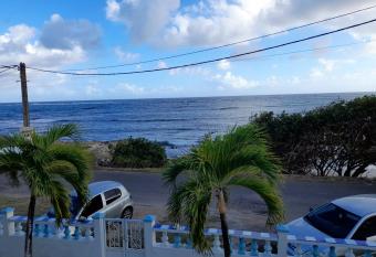 Studio avec vue sur la mer balcon et wifi a Capesterre de Marie Galante has Balcony rooms