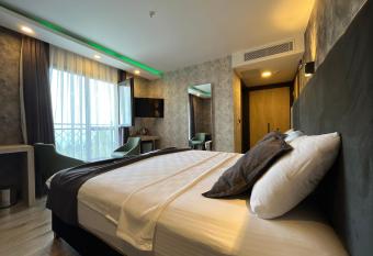 Avni Bey Otel allows 18 year olds to book a room