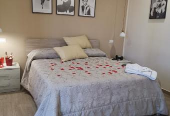 Amy Dreams allows 18 year olds to book a room