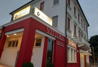 Hotel Vittoria allows 18 year olds to book a room