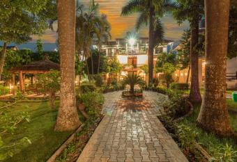 Royal Tiger Luxury Resort has Smoking/Balcony rooms