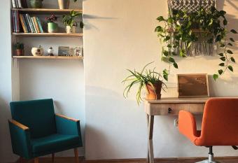 V  ndor Apartman allows 18 year olds to book a room