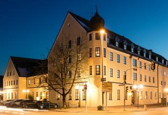 Hotel Gumberger GmbH Garni allows 18 year olds to book a room