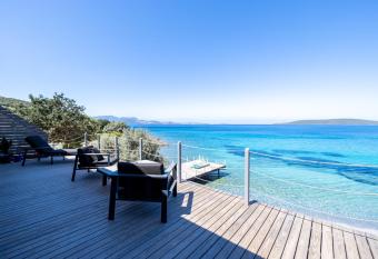 Love Beach Villa has Balcony rooms