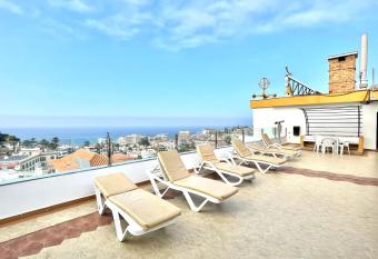 Estudio CS con Wifi, piscina y estupenda vista allows 18 year olds to book a room