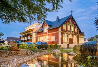 Parkhotel Jever allows 18 year olds to book a room