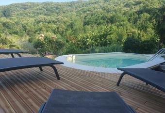 La Storya allows 18 year olds to book a room