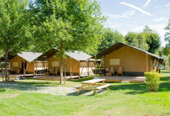 Safaritent Val d Or has Balcony rooms