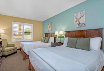 1BR 2 Queens Apt-Hotel with Pool & Hot Tub, near Disney & Universal Studios! allows 18 year olds to book a room