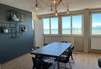 LE PHARE, grand appartement face mer allows 18 year olds to book a room