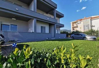 Studio apartman Gili allows 18 year olds to book a room