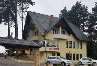 Lovacka prica Motel&Restoran allows 18 year olds to book a room