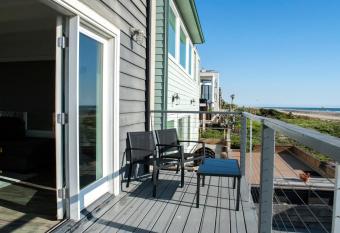 *Location*Beachfront Condo.Endless Views.Surf has Balcony rooms