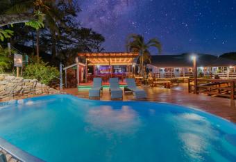 Roatan Yacht Club and Dive Center allows 18 year olds to book a room