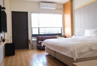 Moker House B&B has Balcony rooms