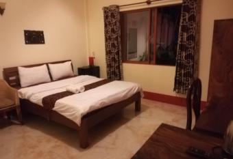 Sovanphum Riverside allows 18 year olds to book a room