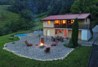 Holiday House Nika has Balcony rooms