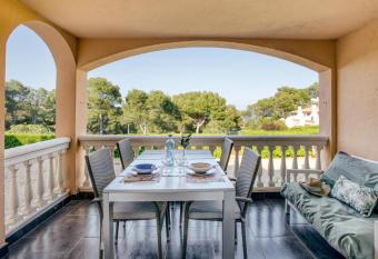 Mareva has Balcony rooms