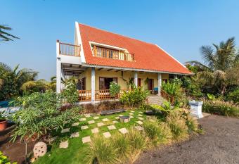 SaffronStays Happy Fields, Pune - luxury farmstay with farm to table food has Balcony rooms