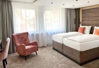 DORMERO Hotel Reutlingen allows 18 year olds to book a room