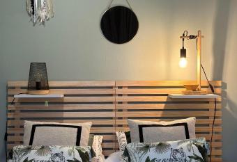 Royan plage allows 18 year olds to book a room