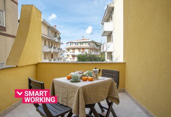 Casa Chicca by Wonderful Italy has Balcony rooms