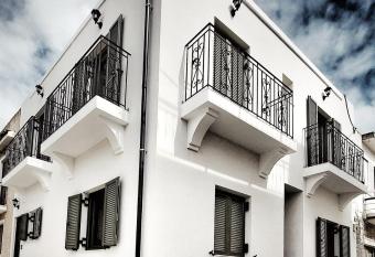 ANGONI SUITES has Balcony rooms