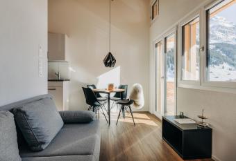 Chuenislodge3 neu&stilvoll, 2Balkone, echtes Bijou mit top-Aussicht allows 18 year olds to book a room